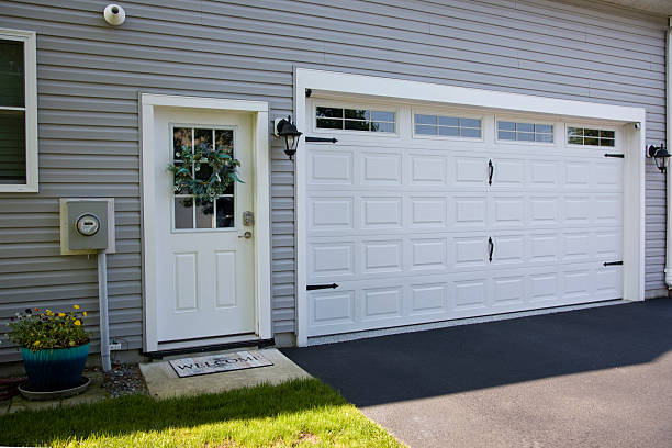 24/7 Emergency Garage Door Panel Replacement experts in Vero Lake Estates, FL